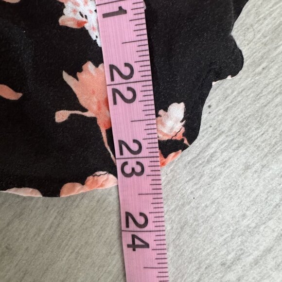 Floral Spaghetti‎ Strap Tank Top With Button Detail - Picture 6 of 7